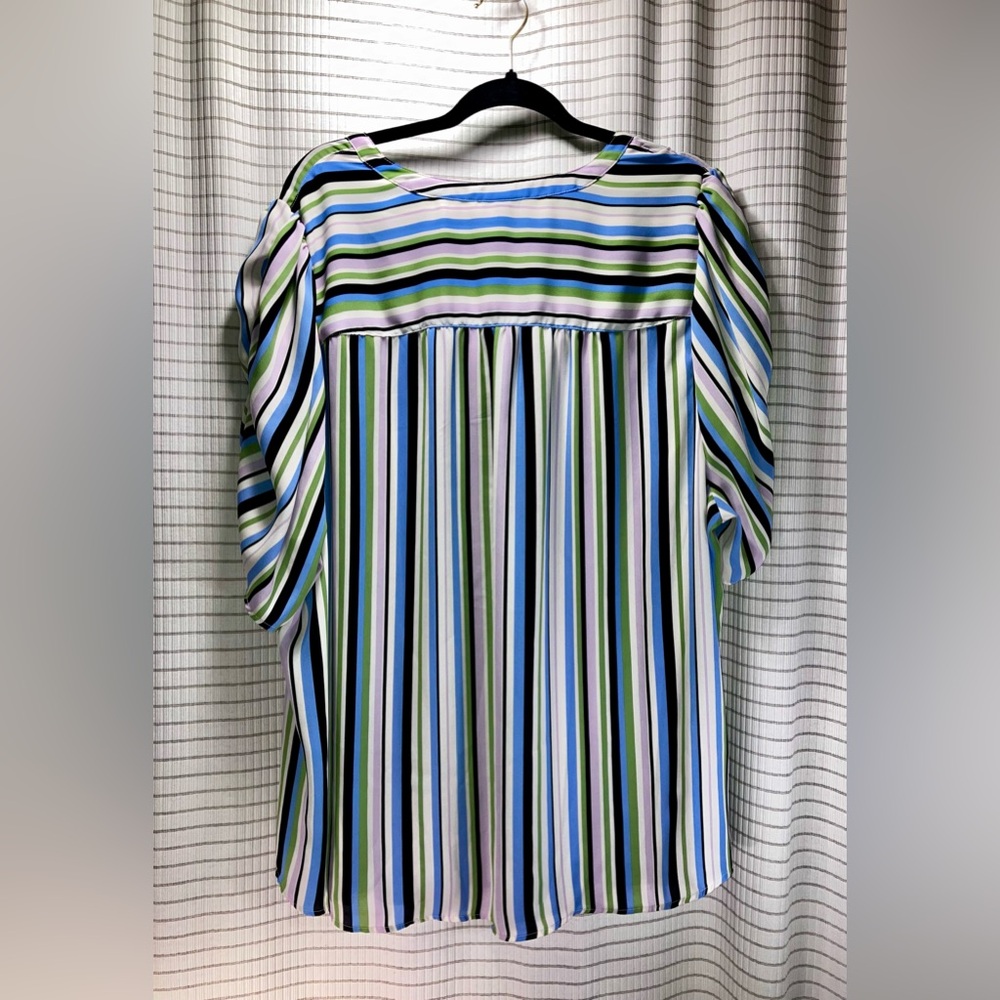Torrid Harper Georgette Ruched Short
Sleeve Blouse size 4 - Picture 8 of 15